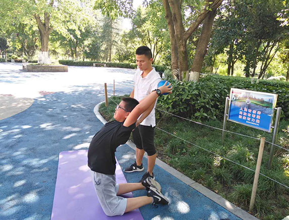 重庆篮球培训中心力超浅谈预防腿部肌肉的拉伤