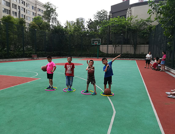 重庆篮球培训力超体育浅谈打篮球帮助孩子们成