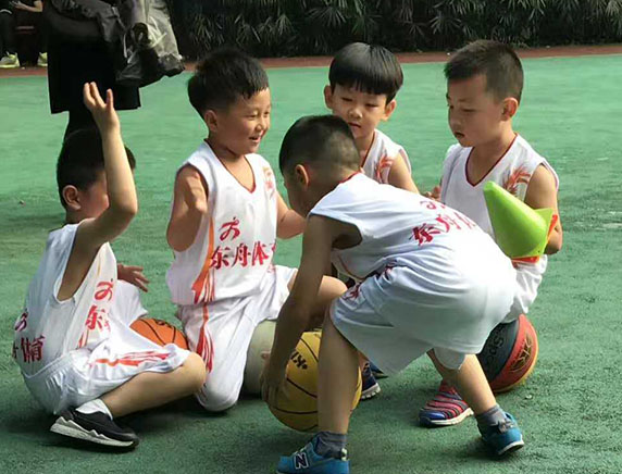 重庆篮球培训力超体育浅谈篮球过人技巧
