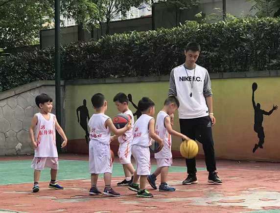 重庆篮球培训力超体育浅谈投篮中应注意事项