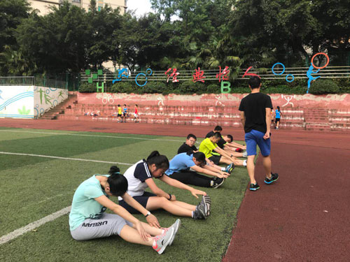 重庆中考体育热身准备训练现场